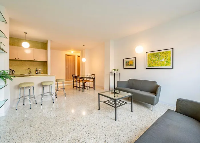 Spacious Navigli Mediolan